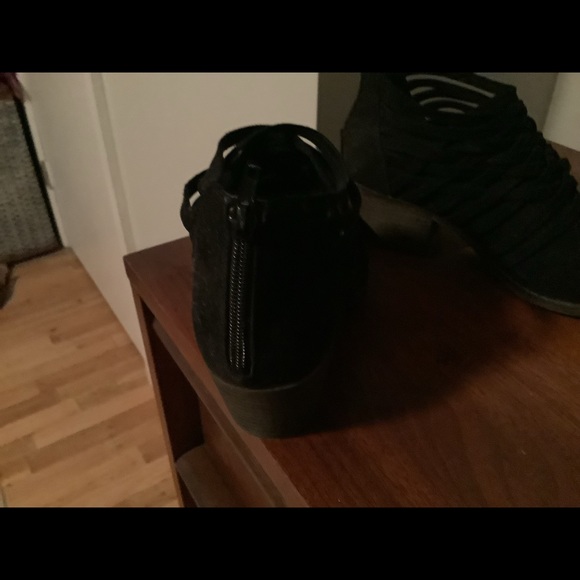 Suede Fergie boots - Picture 2 of 6